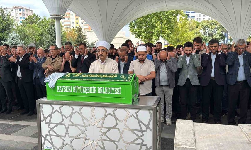 Kayalık alanda düşen taşla yaşamını yitiren 3 yaşındaki çocuk toprağa verildi