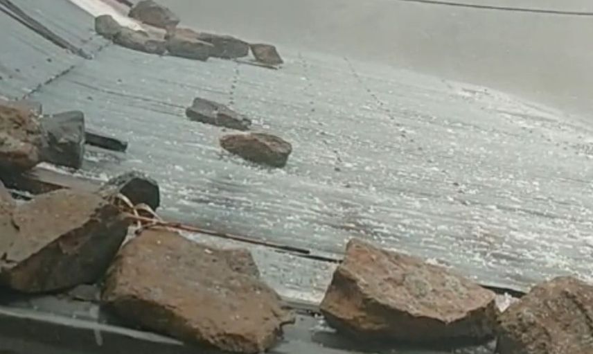 Anzer yaylası'nda ağustos sürprizi: aniden bastıran dolu yaylayı beyaza bürüdü