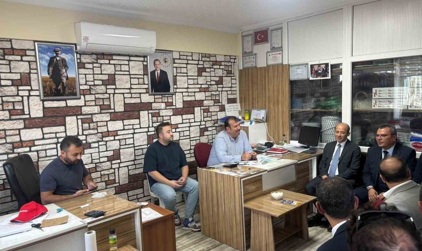 Gediz'in kırsalına 95 gebe büyükbaş teslim edildi