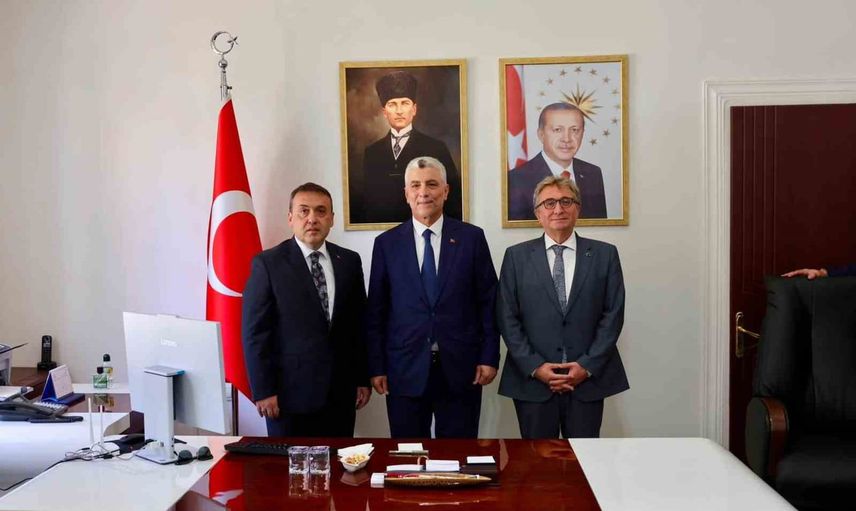 Ticaret bakanı projeleri yerinde görmek için Bozüyük kaymakamlığını ziyaret etti