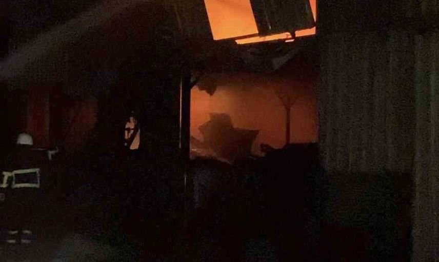 Biga'da gece yarısı hurda dükkanında çıkan yangın itfaiyeyi alarma geçirdi