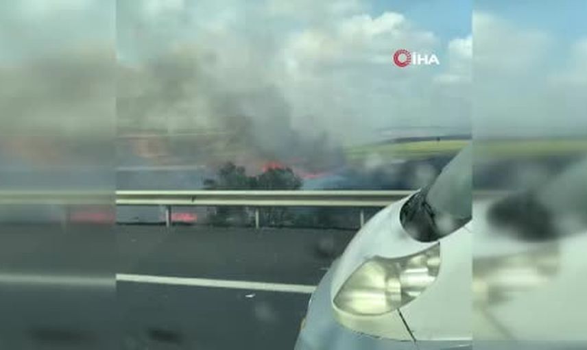 Silivri'de Akören tarlasında başlayan yangın TEM trafiğini sekteye uğrattı