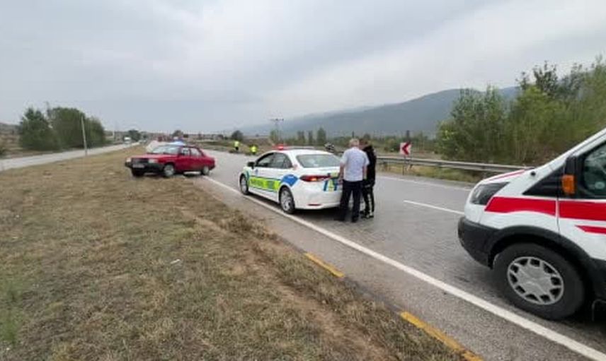 Yağışlı kavşakta iki ayrı kaza: Tosya'da 3 yaralı