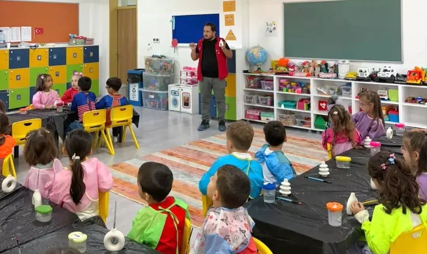 Muğla'da çocuklar hayal güçlerini sanatla keşfediyor
