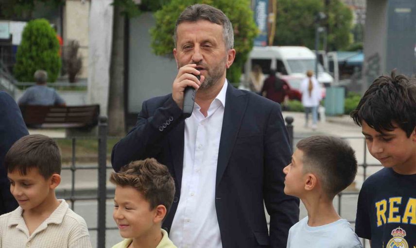 Ordu'da cami kapanışında çocuklara bisiklet ve paten sevinci