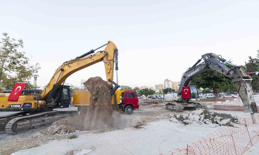 Mezitli'ye nefes aldıracak meydan projesinin temeli atıldı