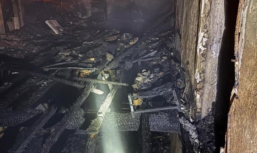 Karacasu'da gece çıkan ev yangını bir kadının ölümüne, iki kişinin yaralanmasına neden oldu