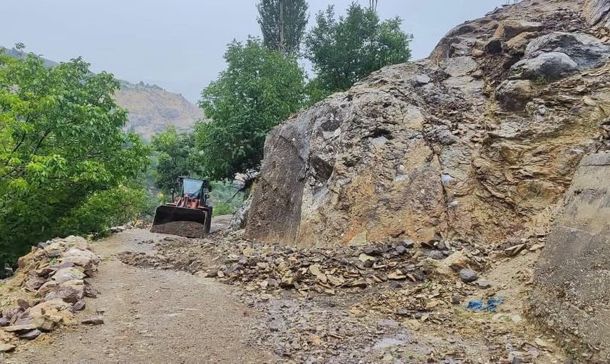 Sason’da yağışın bıraktığı iz: heyelan temizliğiyle köy yolları açıldı