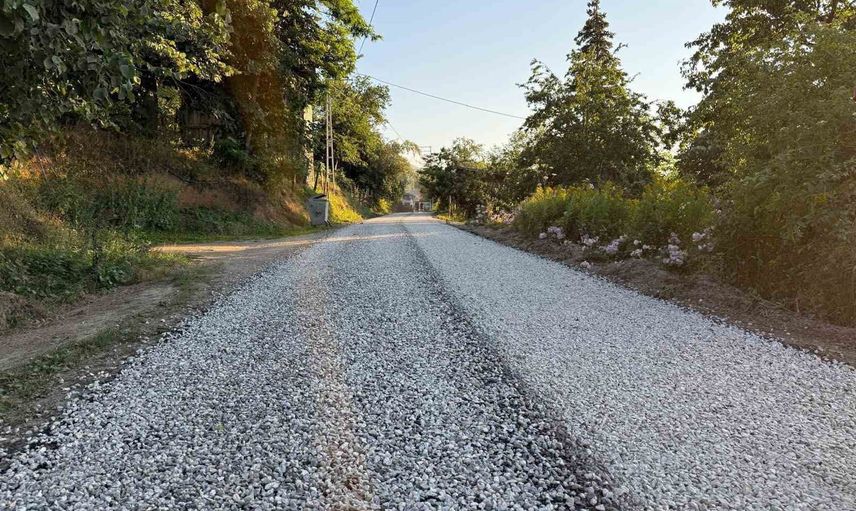 Bakacak köyünde mahalle yolları soğuk asfaltla yenilendi