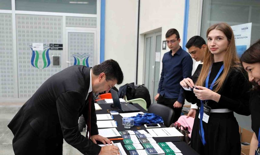 Mesleki eğitimde yeni ufuklar: Sapanca'da dijital dönüşüm ve yapay zeka tartışıldı