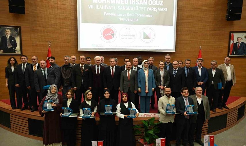 Kastamonu'da ilahiyatın yeni kuşakları ödüllerine kavuştu