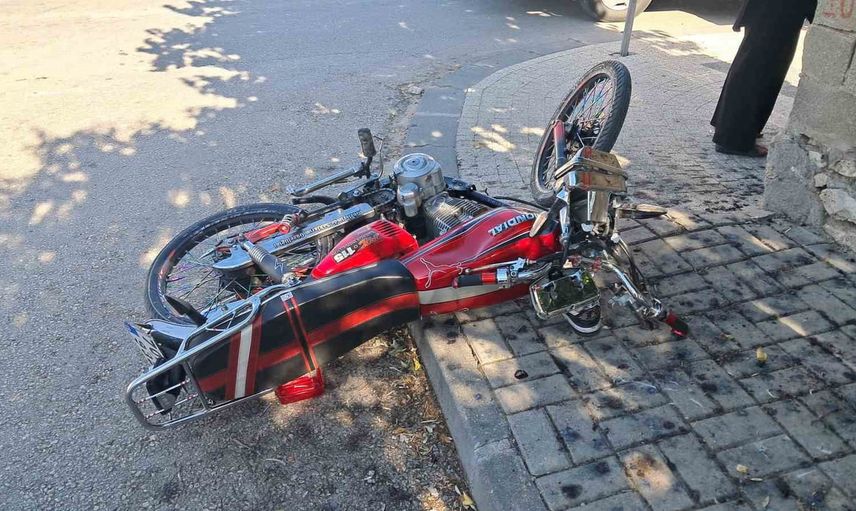 Karaman'da bulvar kavşağında çarpışma: motosiklet sürücüsü yaralandı