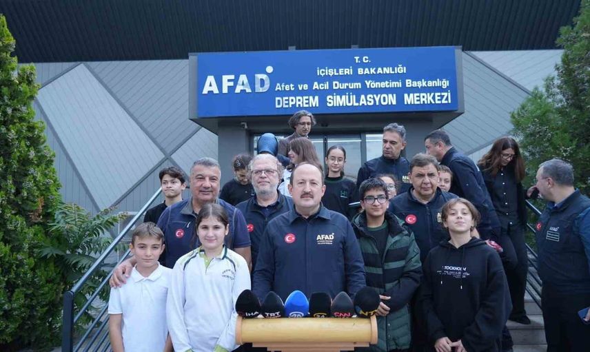 Öğrenciler AFAD simülasyonunda deprem bilincini pekiştirdi