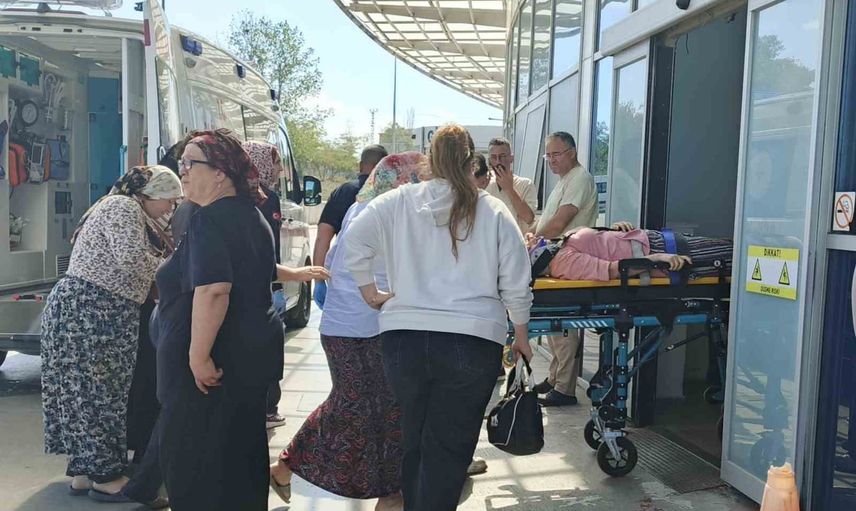 Bafra'da dönüş yolunda römork devrildi; altı kişi hastaneye kaldırıldı