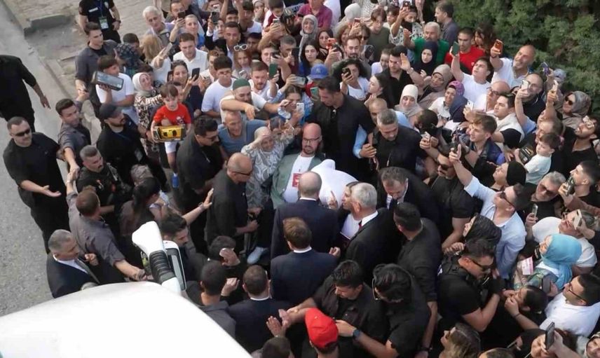 Samsun'da otobüsten inen cumhurbaşkanının Emre Vural'la anlık sohbeti hafızalara kazındı