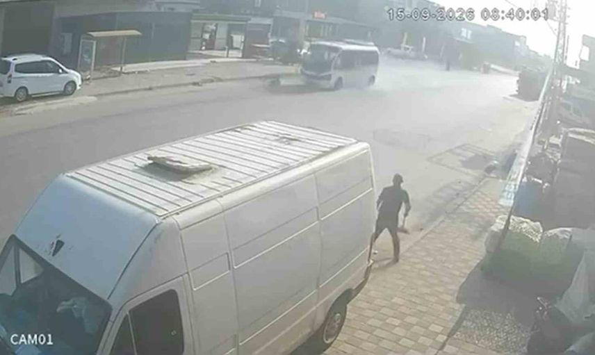 Adana'da minibüsün çarptığı 11 yaşındaki çocuk yoğun bakımda, sürücü teslim oldu