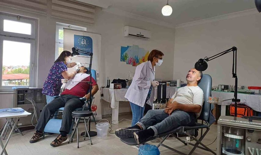 Ayvalık şenliklerinde 200 engellinin ağız ve diş sağlığına destek
