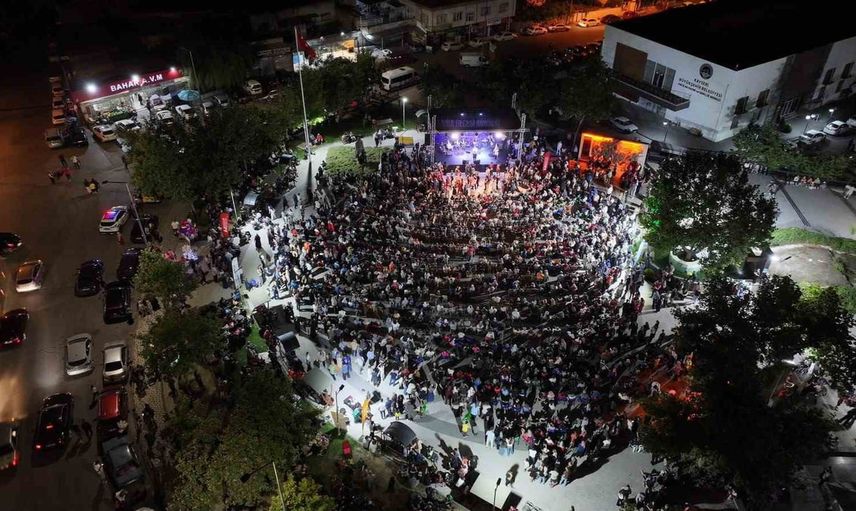 halkla aynı türküyü söyleyen bir Hacılar manzarası