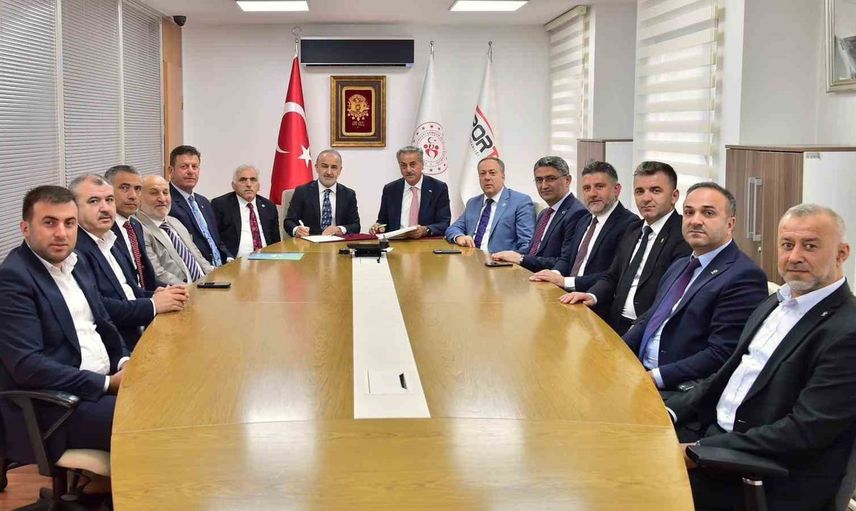 Akyazı'nın mahalleleri spor tesisleriyle güçlenecek