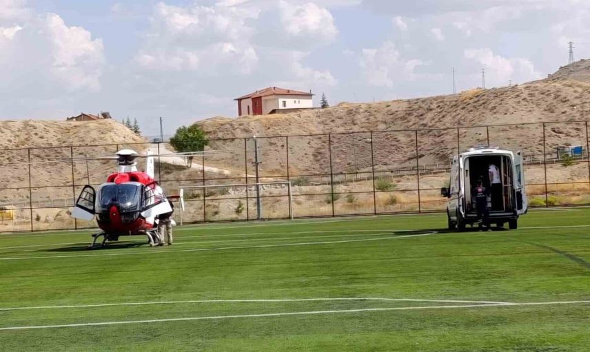 Darende'de kalp krizi sonrası Malatya'ya hava ambulansıyla sevk