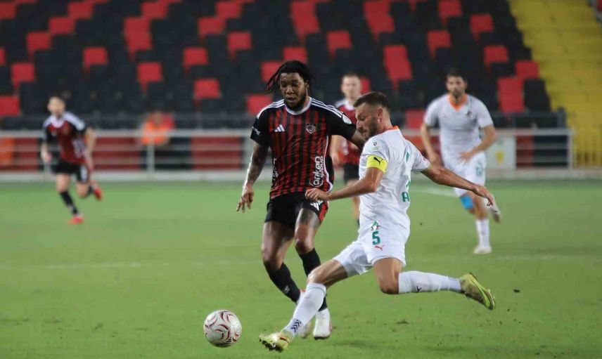 İlk haftada puan paylaşımı: Gaziantep FK ile Alanyaspor 1-1 berabere