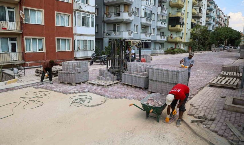 Uşak'ta sokak sokak yenilik: altyapı ve parke çalışmaları hızlandı