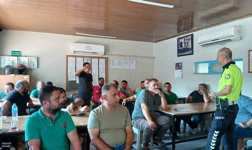 Efeler'de belediye şoförlerine güvenli sürüş ve ilk yardım eğitimi