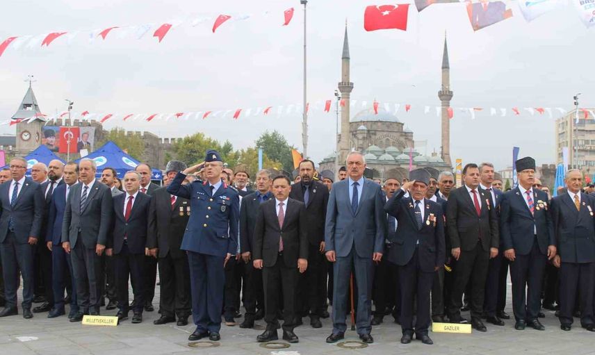 Kayseri’de gaziler haftası saygı, dualar ve çelenk töreniyle anıldı