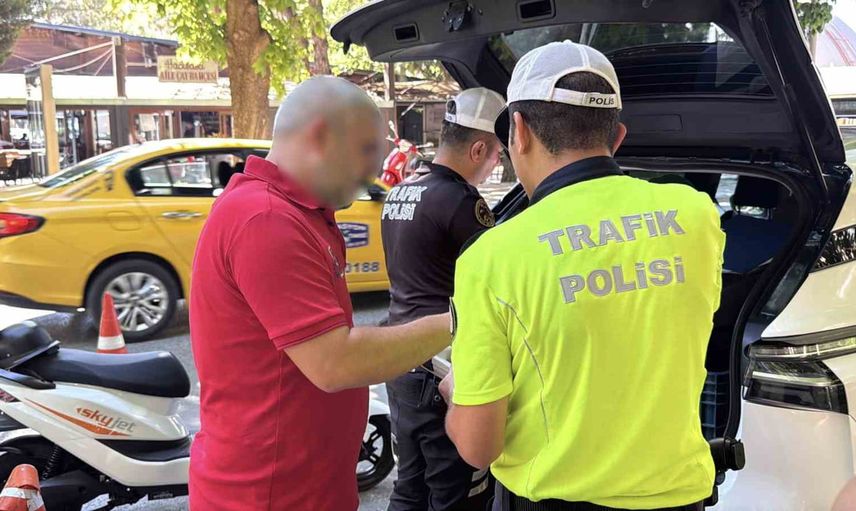 Plakasız motosiklet ve alkol tespiti: Tepebaşı'nda 71 bin lira ceza