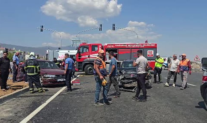 Gaziantep otogar kavşağında iki araç çarpıştı: 5 yaralı