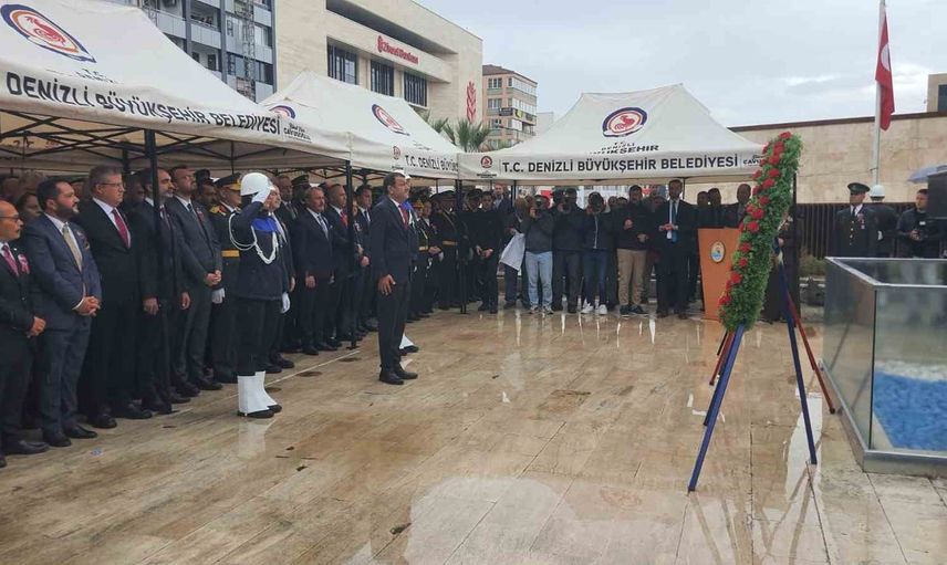 Denizli 29 Ekim'i protokolün çelenk töreniyle karşıladı