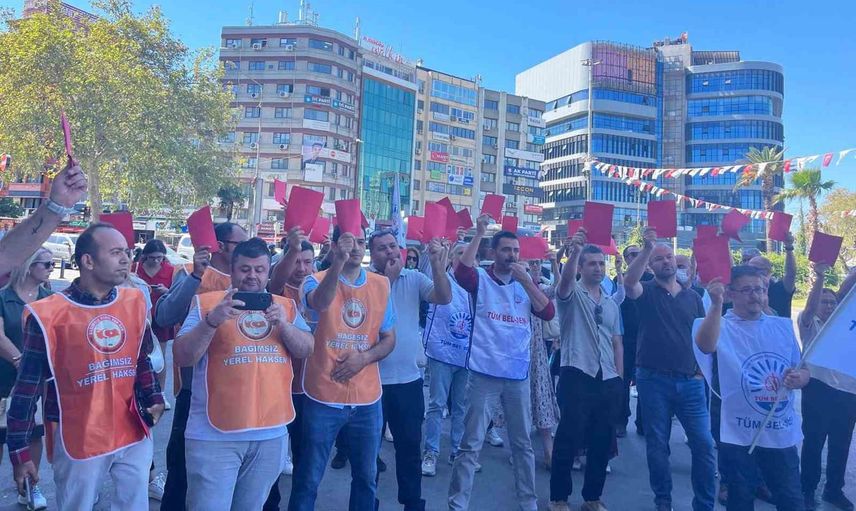 Konak Belediyesi'ne kırmızı kart: işçiler ödenmeyen TİS alacakları için sokağa çıktı