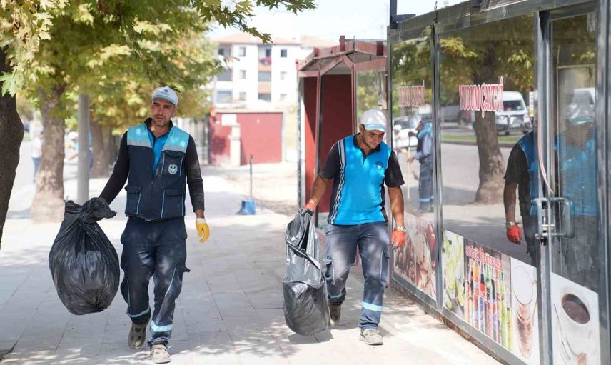 Battalgazi'de konteyner çarşısı boşalan alanlar temizleniyor