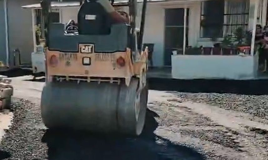 Asfalt hamlesi Akasya ve Güzelburç'ta yolları yeniledi