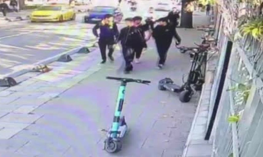 Üsküdar'da kontrolden çıkan araç kaldırımdakilere çarptı, sürücü gözaltında