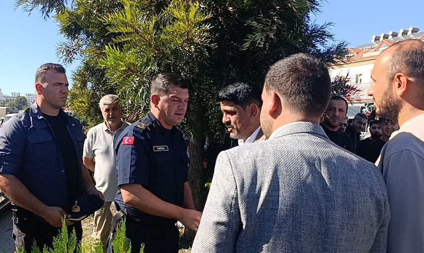 Manavgat'ta 'marka' tartışması sahil yolunda eyleme dönüştü