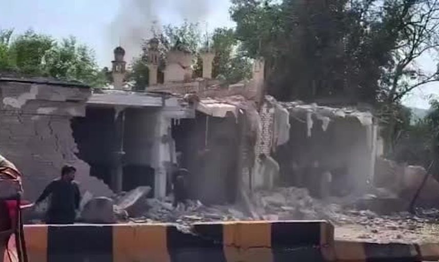 Kohat’ta polis merkezi yakınında cuma namazı sırasında bombalı saldırı