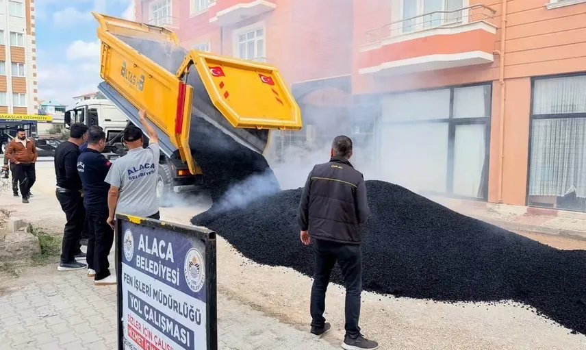 Alaca'da Günhan Mehmetçik Sokağı'nda sıcak asfalt hizmete açıldı