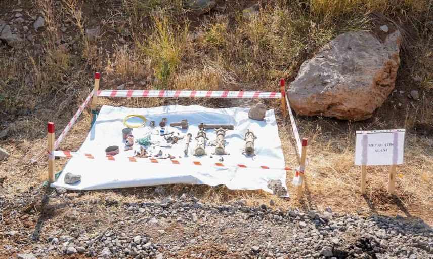 Çukurca'da mayınlı araziler kademeli olarak temizleniyor