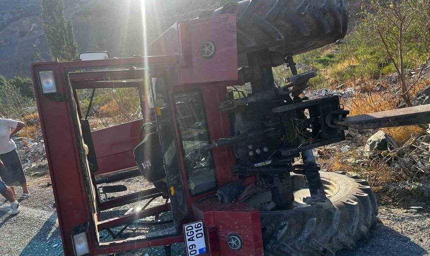 Söke'de traktör yol kenarına devrildi; sürücü kurtarılarak hastaneye kaldırıldı