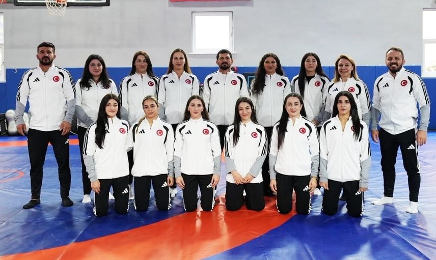 Türk kadın güreşçiler Astana'da madalya hedefiyle mindere çıkıyor