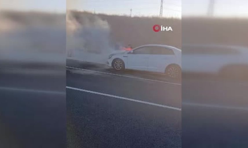 Nevşehir'de Güney Çevre Yolu'nda alevlenen otomobili sürücü ve itfaiye söndürdü