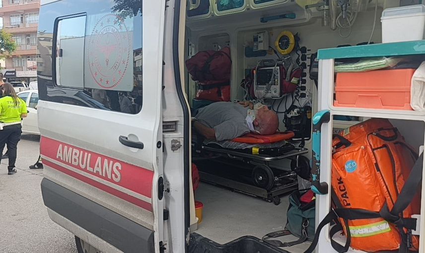 Manavgat'ta kavşakta çarpışma: otobüs sürücüsü ve bir yolcu yaralandı