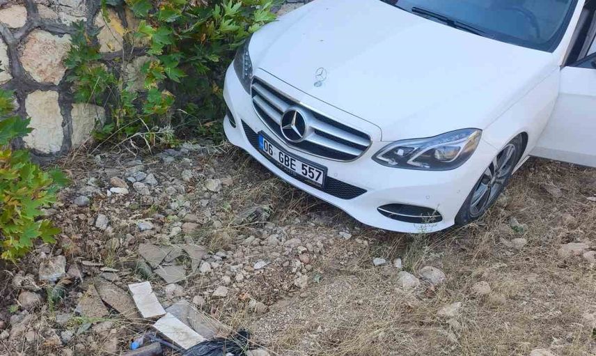 Adıyaman'da Palanlı yakınlarında direksiyon hakimiyeti kaybolan sürücü istinat duvarına çarptı
