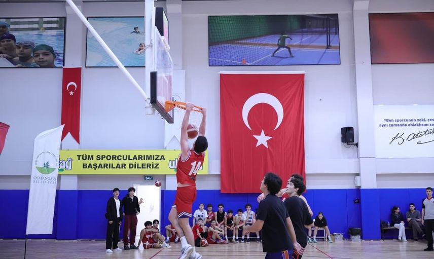Cumhuriyet coşkusunu sahaya taşıdılar: Osmangazi'de 3x3 turnuvası