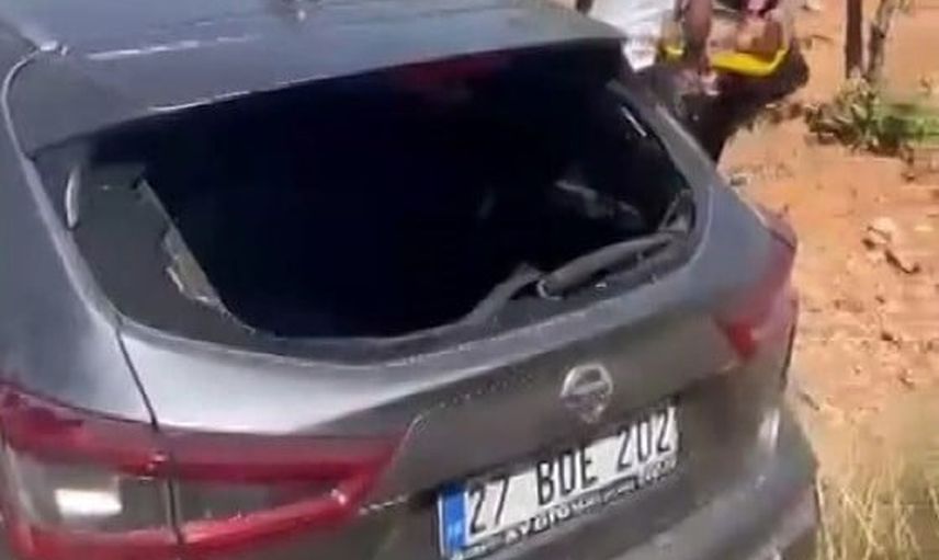 Şehitkamil'de iki otomobil çarpıştı: tarlaya uçan araçlar, 1'i ağır 3 yaralı