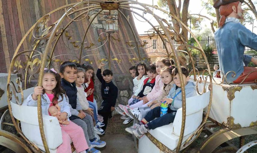 Çocuklar Şehzadelerpark'ta tarihle tanıştı, oyunla öğrendi