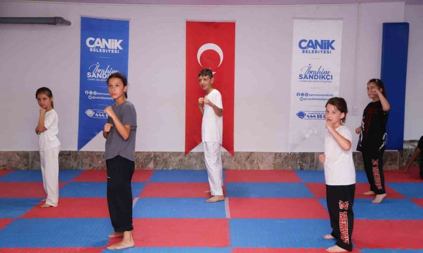 Canik’te yaz hareketliliği: gençler ücretsiz eğitimle spora bağlanıyor