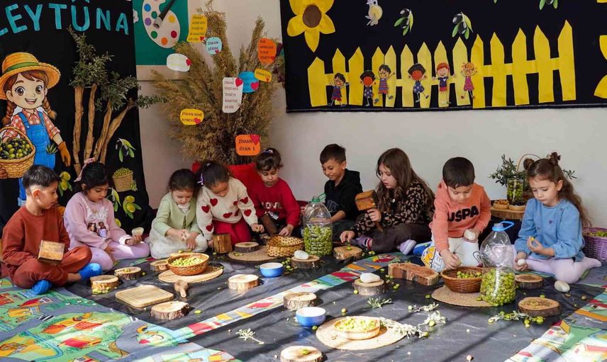 Zeytin kırma etkinliğinde çocuklar geleneksel üretimi öğrendi