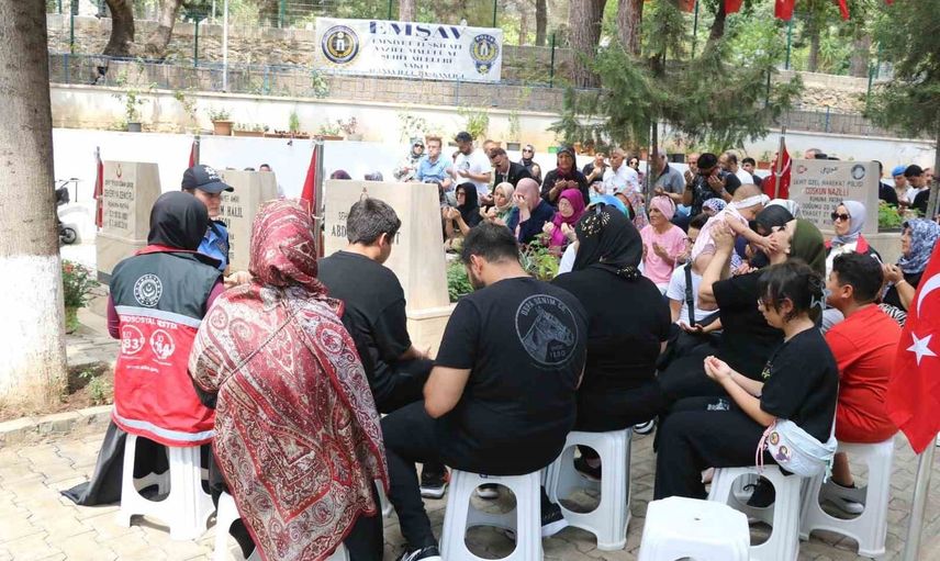 Alanya'da 11’inci yılda duayla anma: öğrenciler şehit Abdullah Ümit Sercan'ın kabrini ziyaret etti